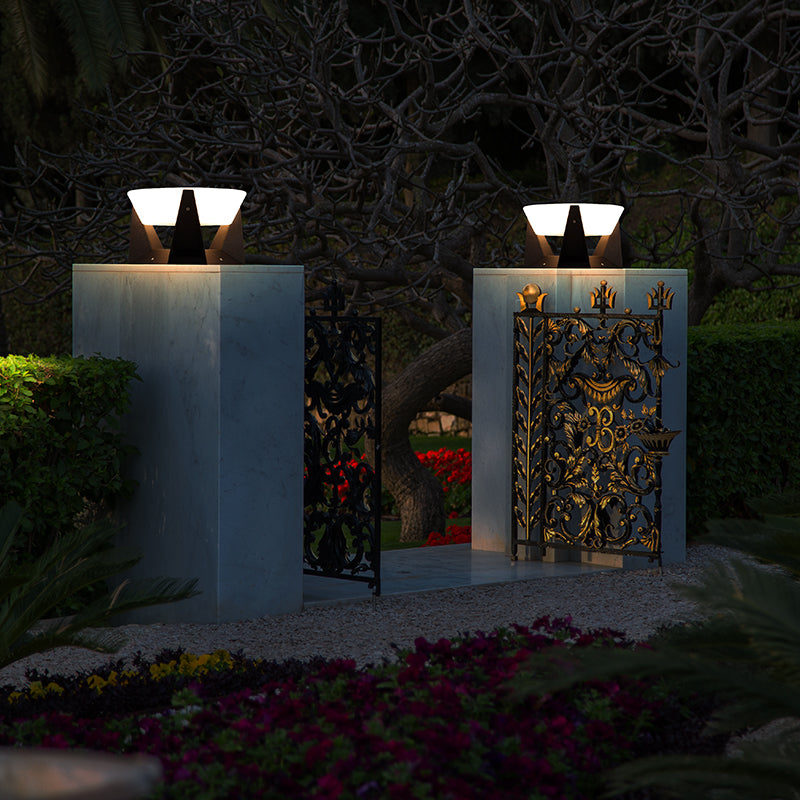 Lights of Scandinavia - Tesla - Tesla - IP65 Waterproof outdoor solar-powered landscape light. Warm light(3000K) LED with >30 000 hours of lifetime. Comes with remote control. Easy to install and maintain. Perfect for creating a mood in a garden, or as decoration by the pool, on gates, etc.